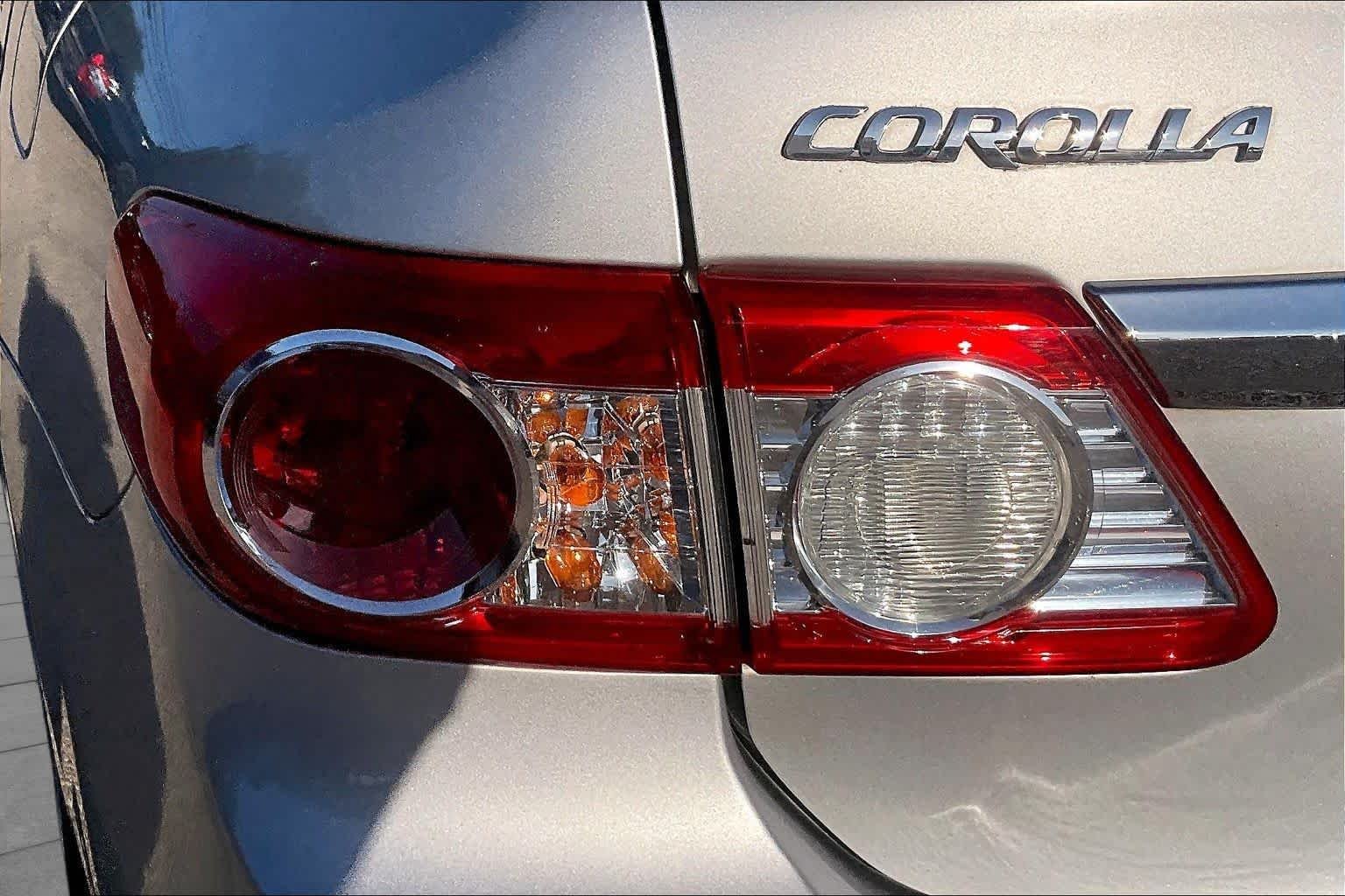 Used 2011 Classic Silver Metallic Toyota LE image 27
