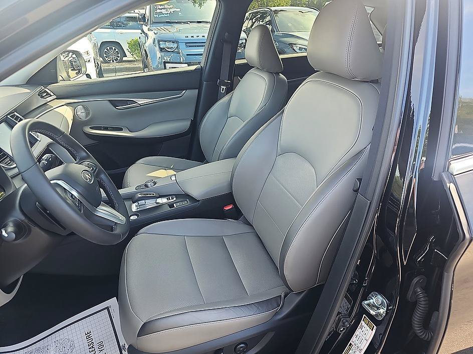 Used 2024 Black Obsidian INFINITI LUXE image 16