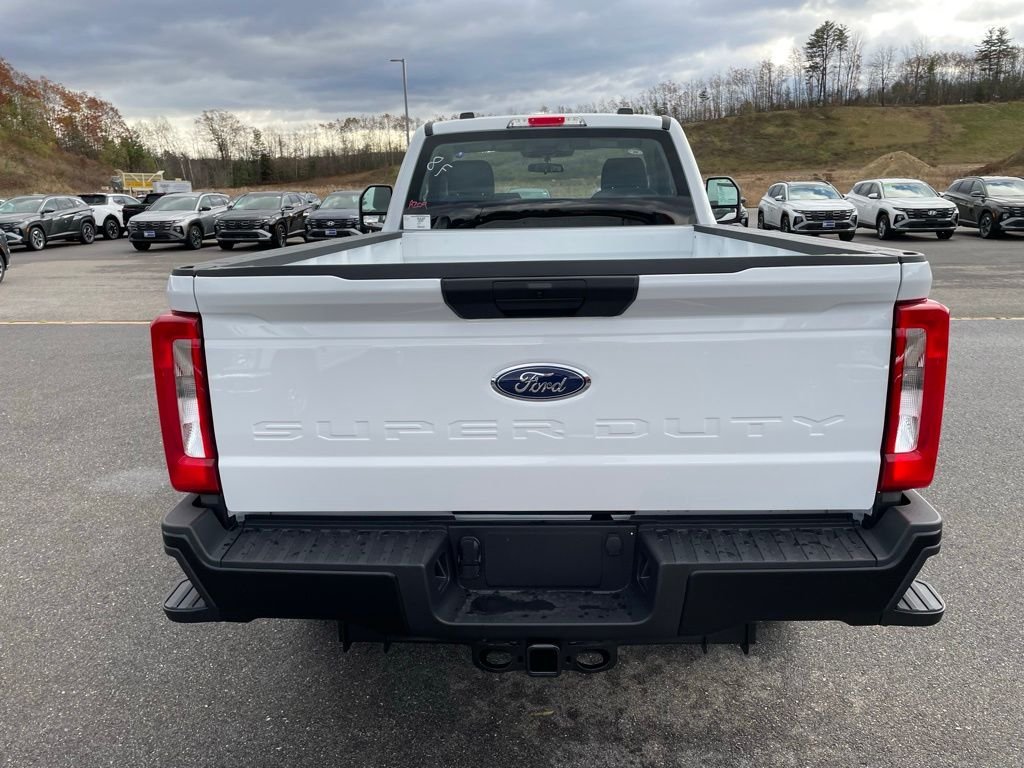 New 2026 OXFORD WHITE Ford XL image 4