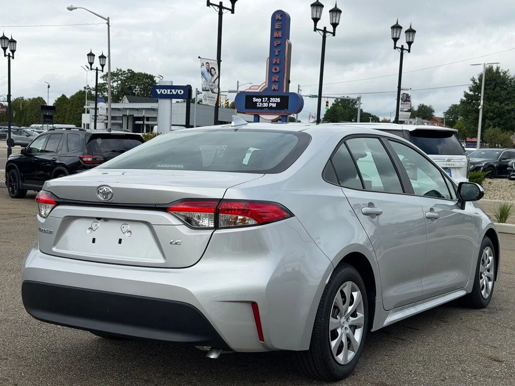 2026 Toyota Corolla LE - Photo 5