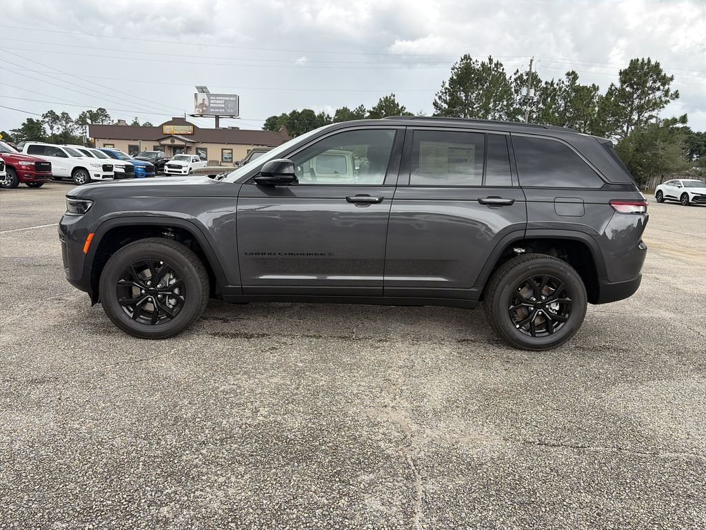 New 2026 Baltic Gray Metallic Clear-Coat Exterior Paint Jeep Altitude image 3