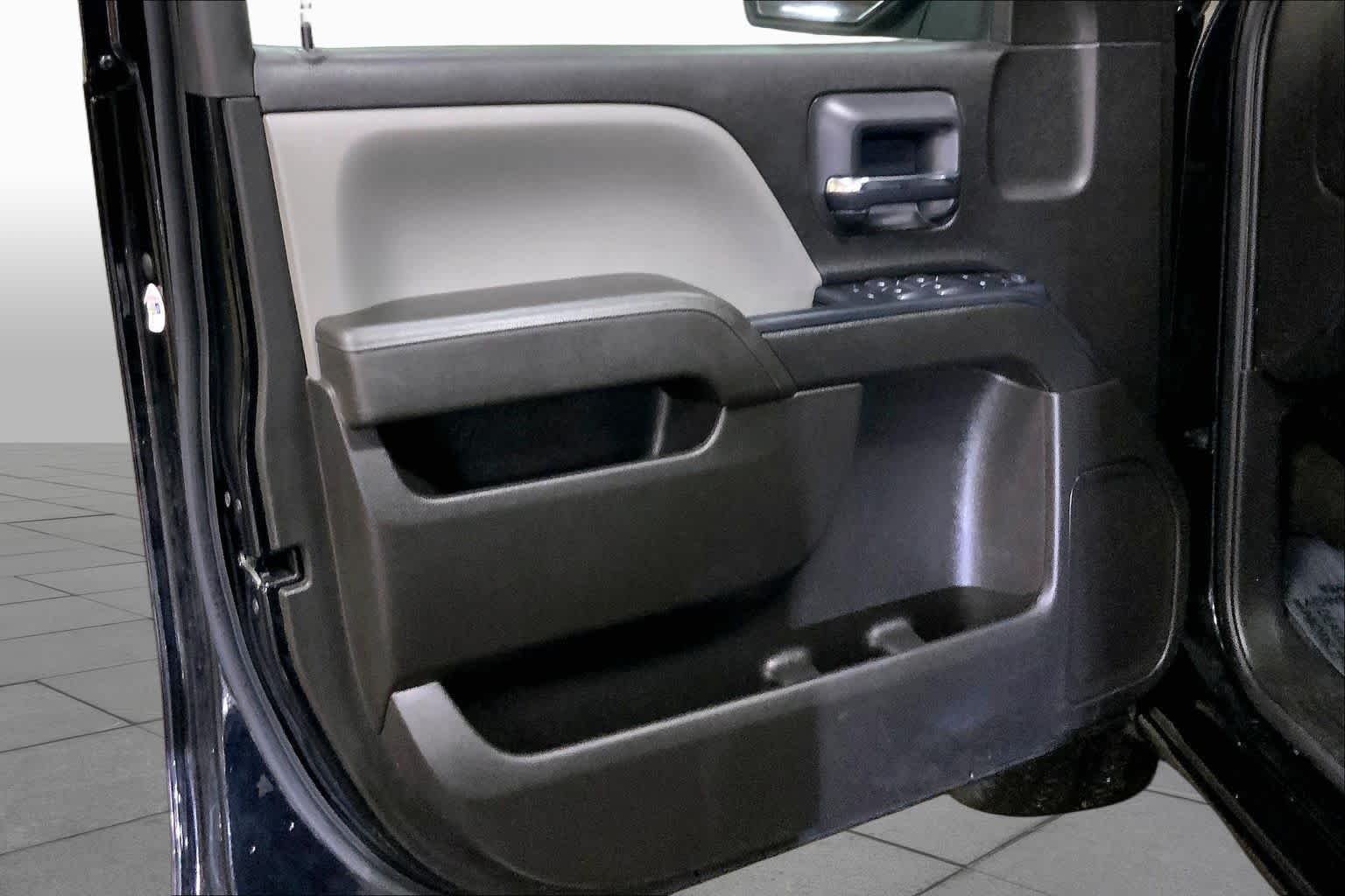 Used 2017 Black Chevrolet Custom image 22