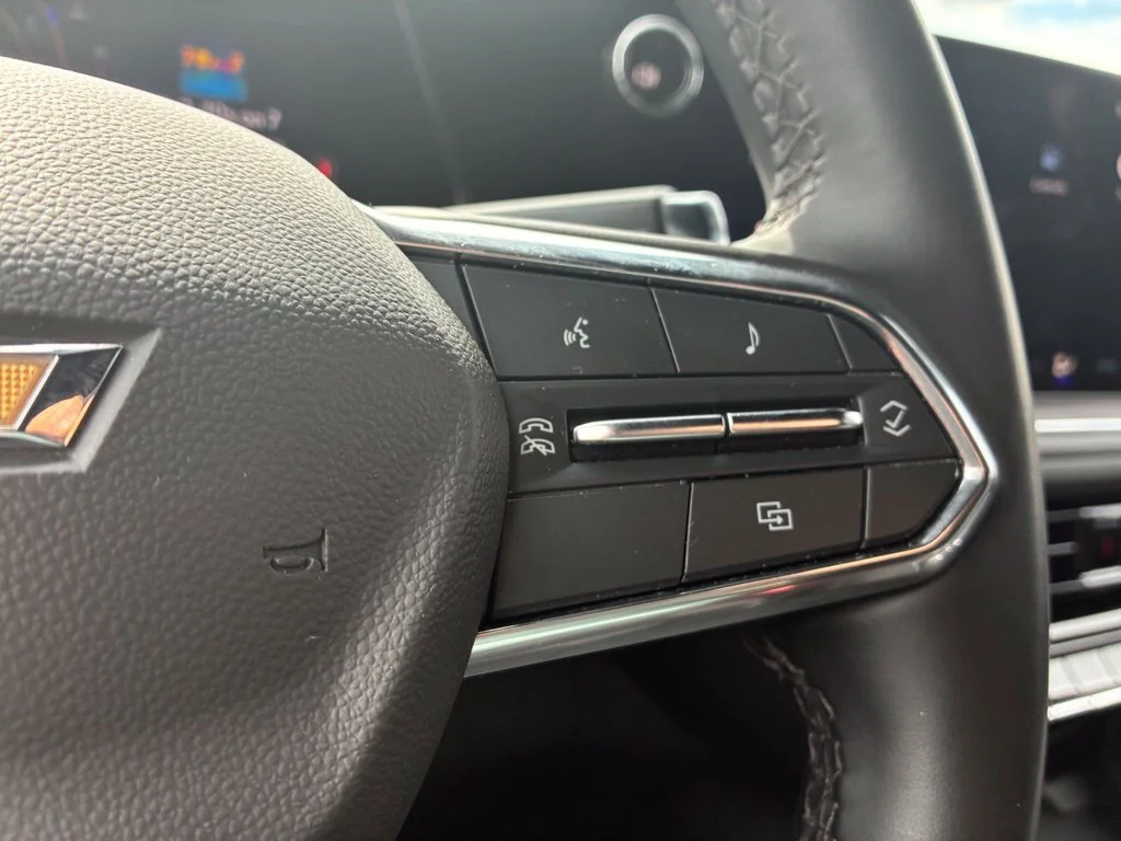 Used 2025 Summit White Chevrolet LT image 109