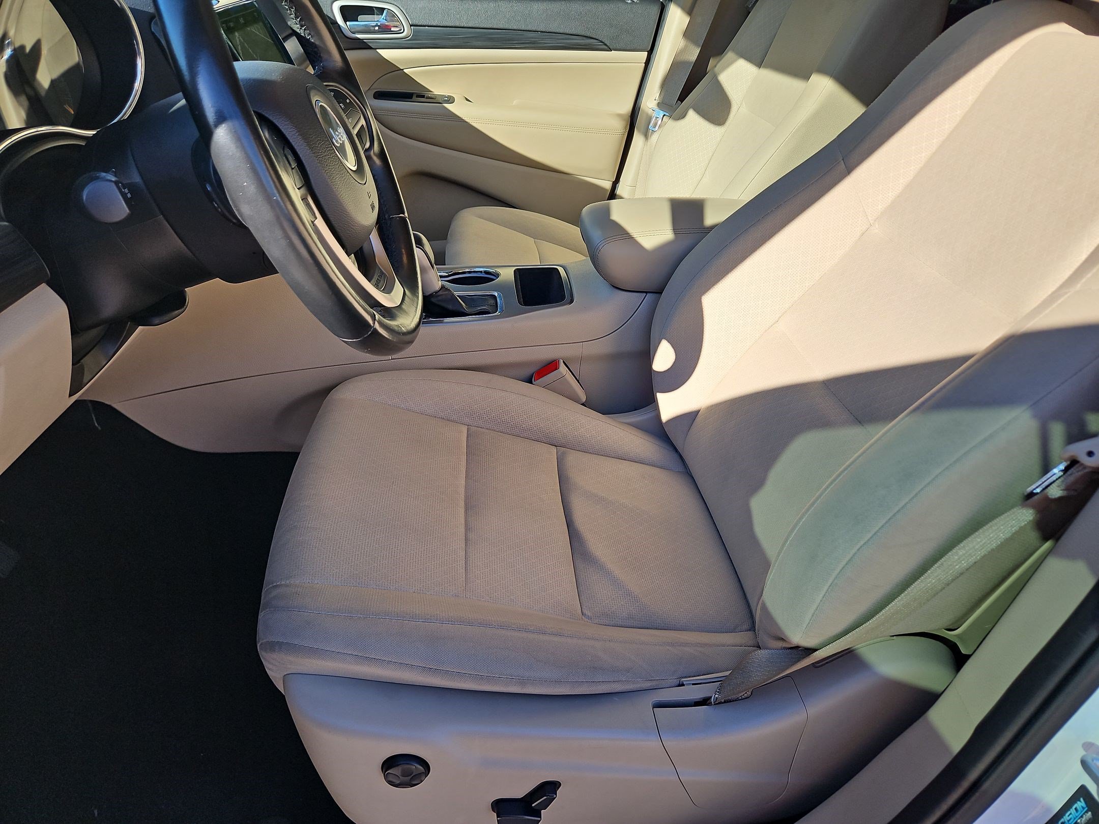 Used 2020 Bright White Clearcoat Jeep Laredo E image 25