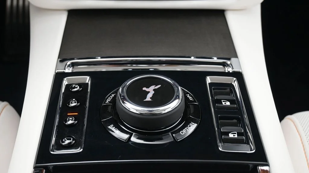 New 2027 Black Rolls-Royce  image 19