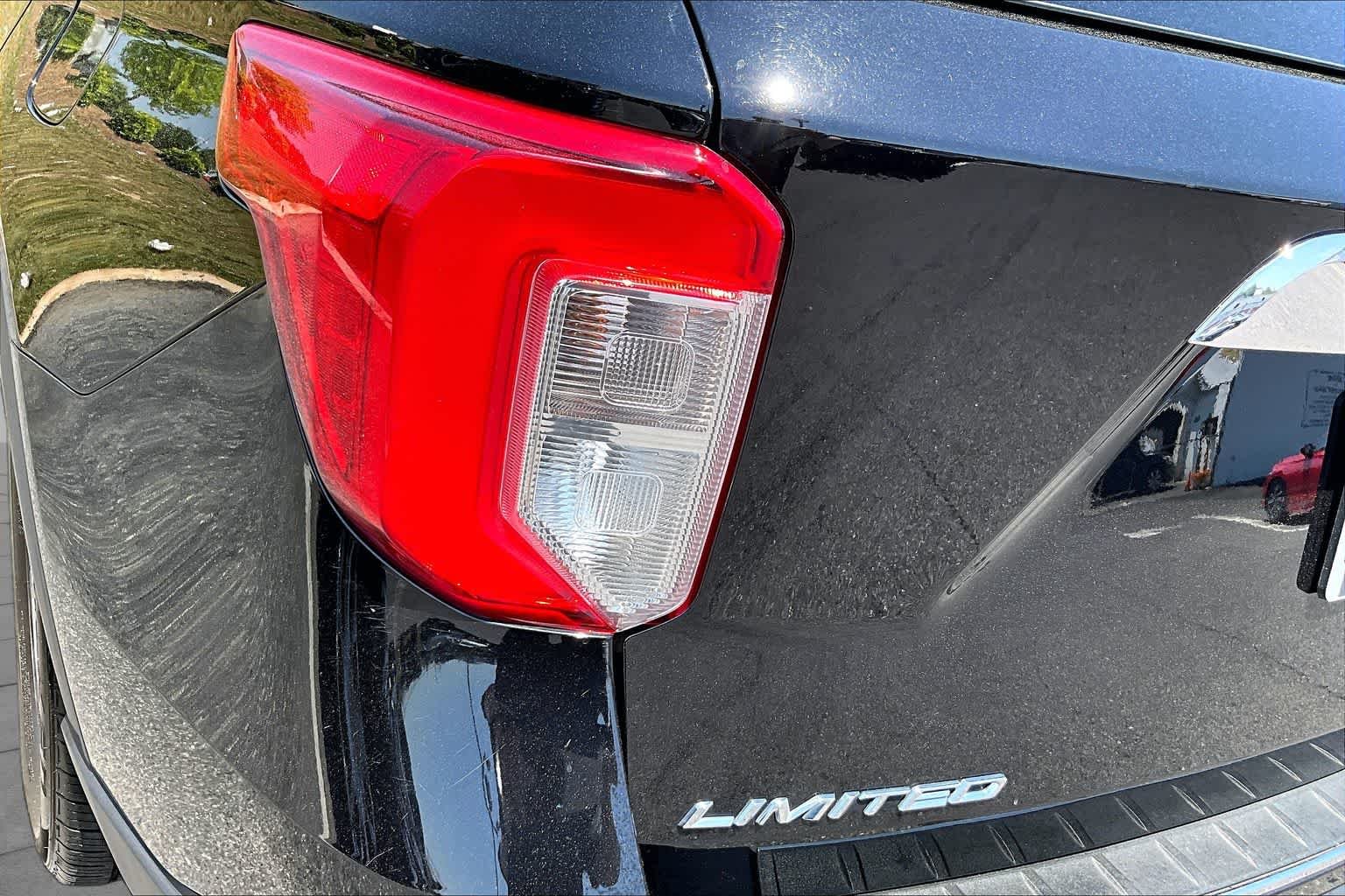 Used 2023 Agate Black Metallic Ford Limited image 29
