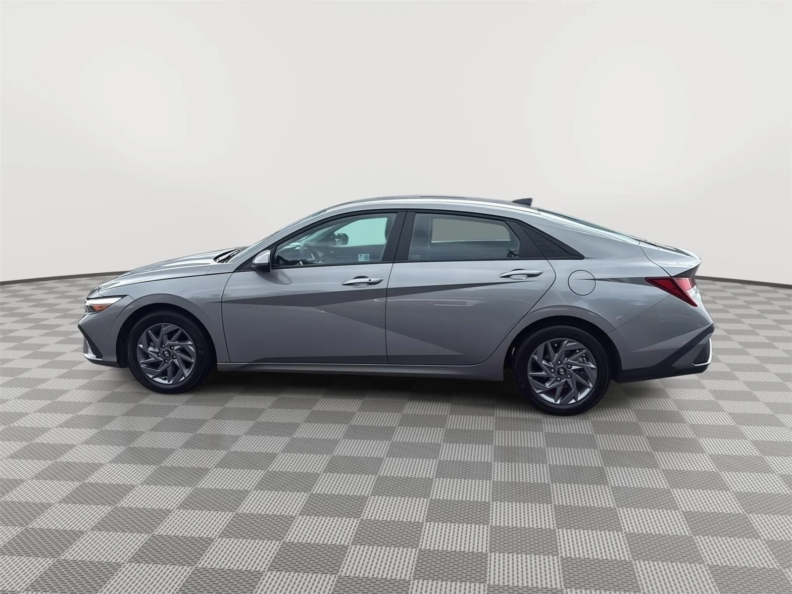 Certified Used 2024 Fluid Metal Hyundai SEL image 8