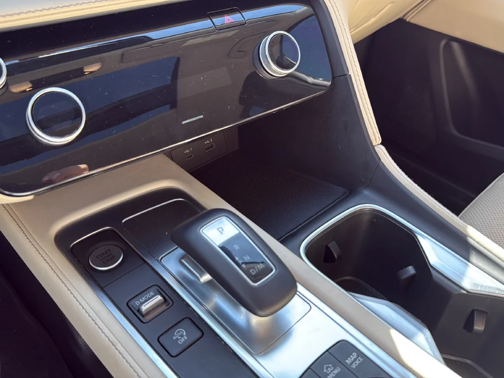 Used 2022 White INFINITI LUXE image 26