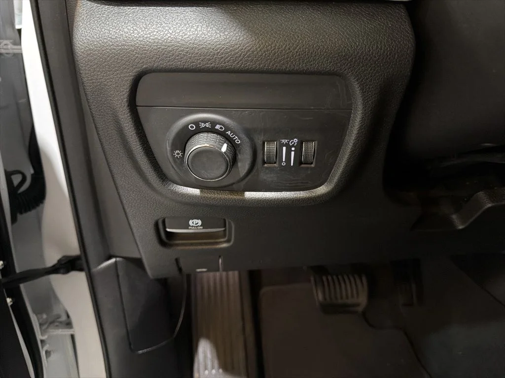 Used 2023 White Jeep Altitude X image 16