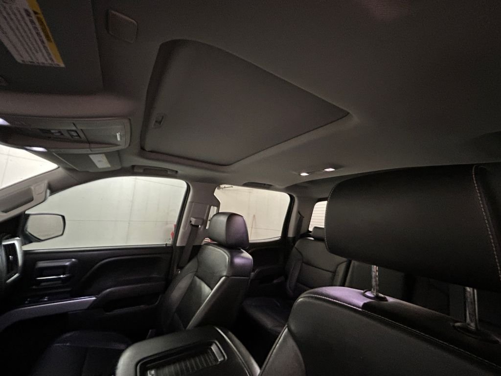 Used 2018  Chevrolet LTZ image 25