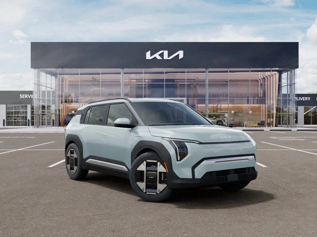 New 2027 Snow White Pearl Kia Wind image 8