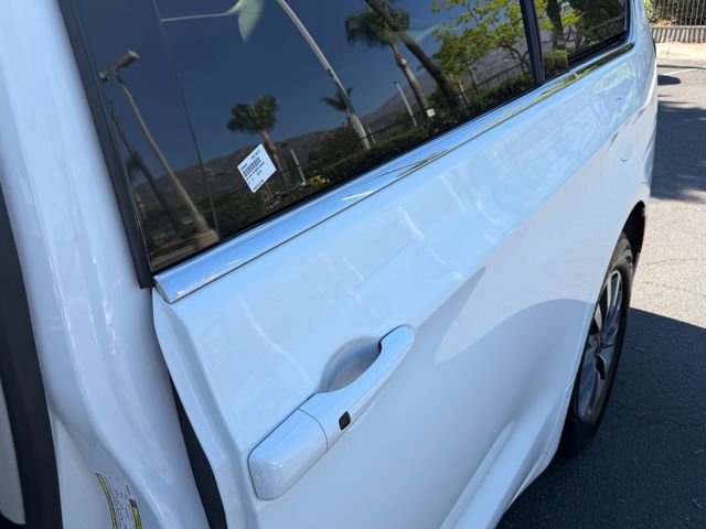 Used 2024 White Chrysler Select image 13
