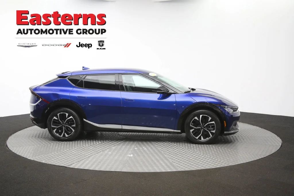 Used 2023 Blue Kia Wind image 47