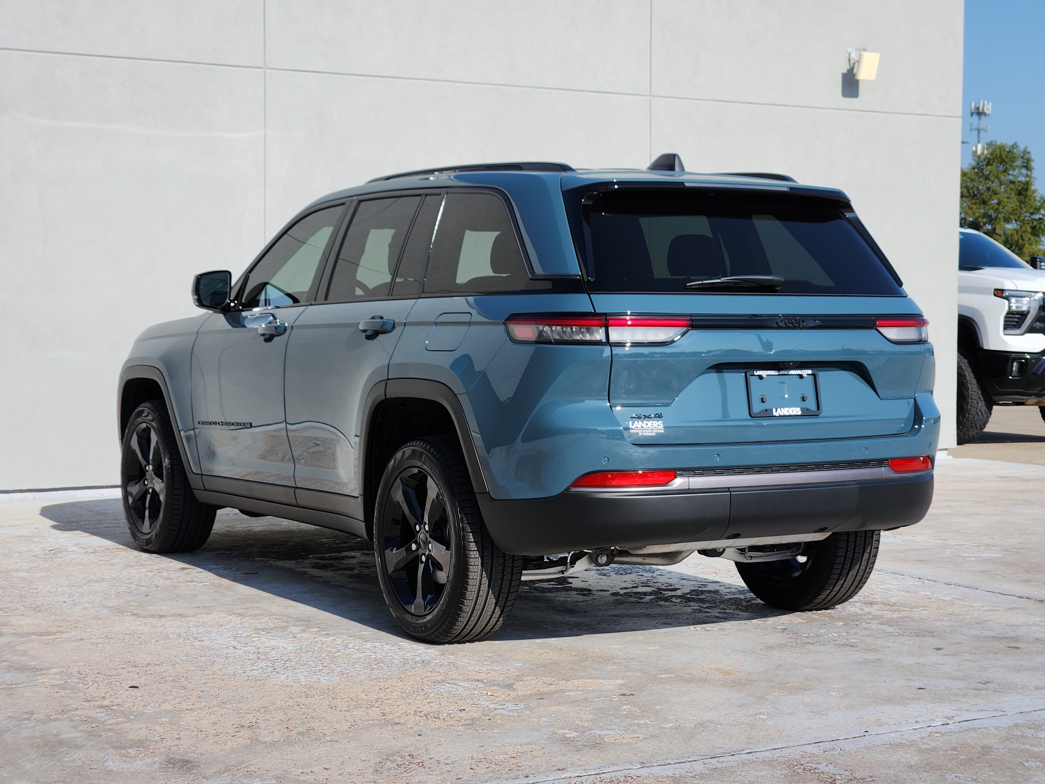 New 2026 Steel Blue Exterior Paint Jeep Limited image 3