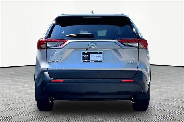 Certified Used 2025 SILVER SKY METALLIC Toyota  image 5