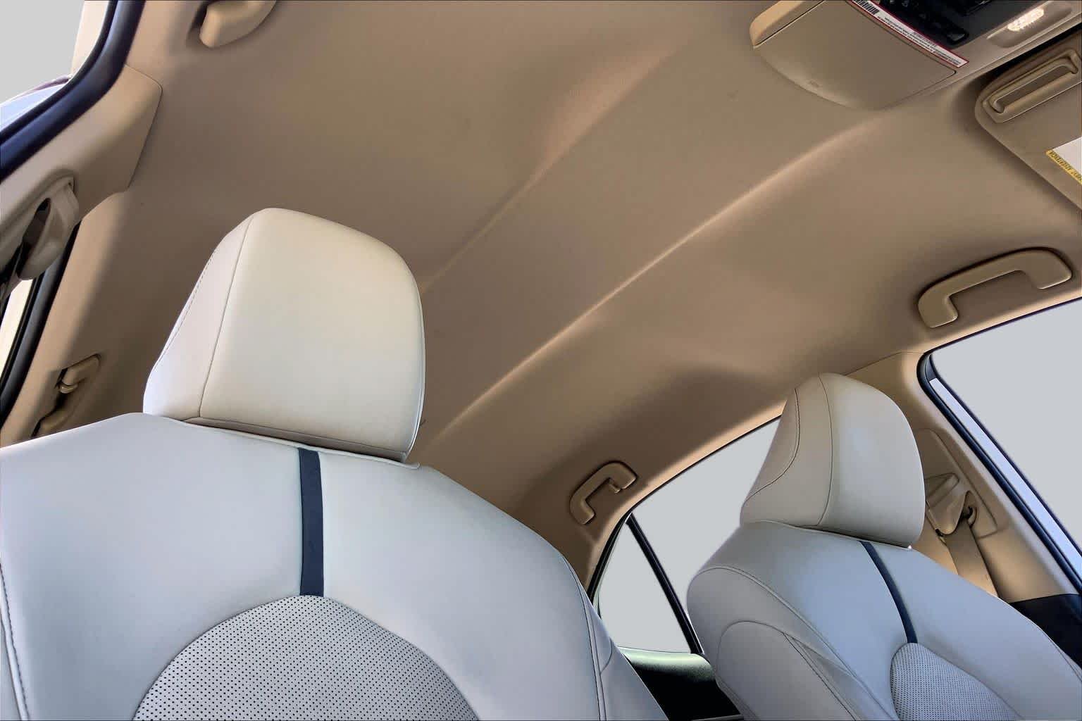 Used 2022 Wind Chill Pearl Toyota XLE image 14