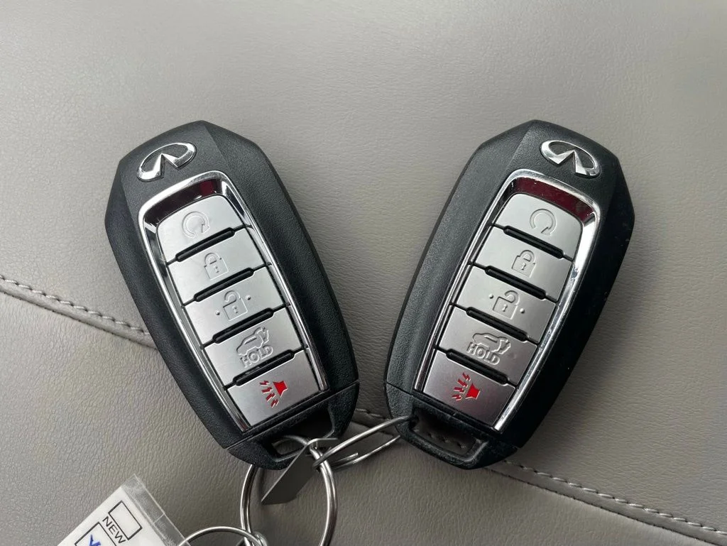 Used 2023 Black INFINITI LUXE image 23
