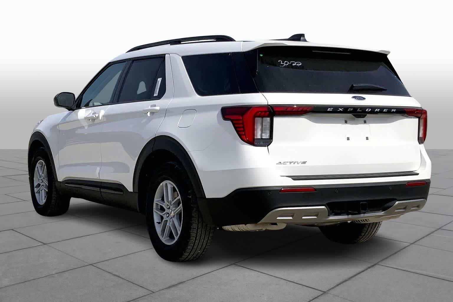New 2026 Star White Metallic Tri-Coat Ford Active image 9