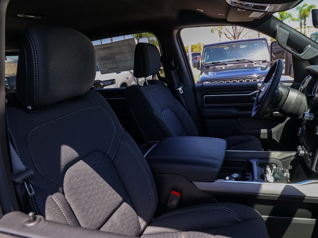 New 2026 Bright White Clear-Coat Exterior Paint RAM Big Horn Night Edition image 19