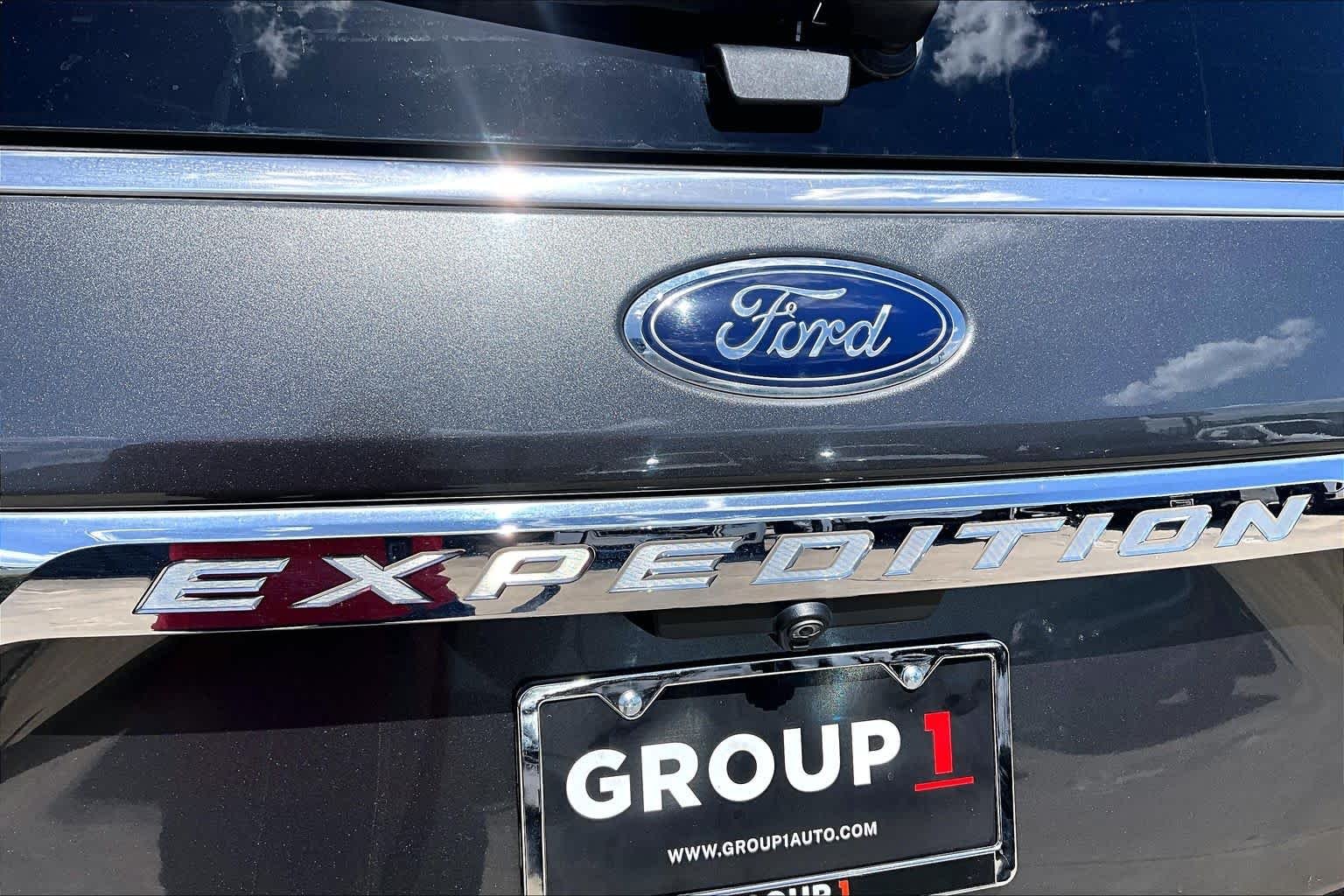 Used 2021 Magnetic Metallic Ford Limited image 31