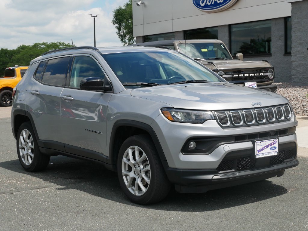 Used 2022 Jeep Compass Latitude Lux with VIN 3C4NJDFB1NT207011 for sale in Northfield, Minnesota