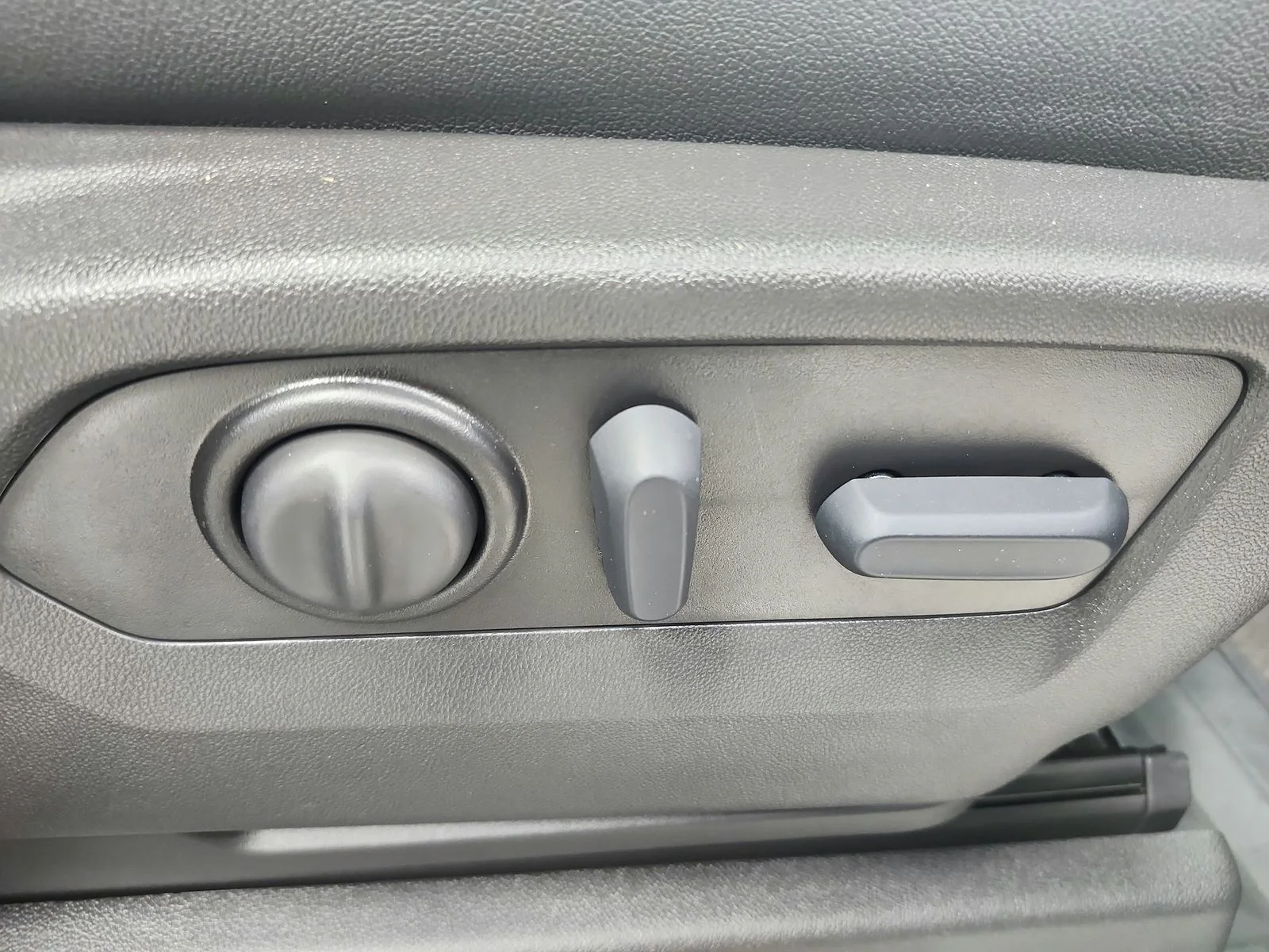 Used 2022  GMC AT4 image 46