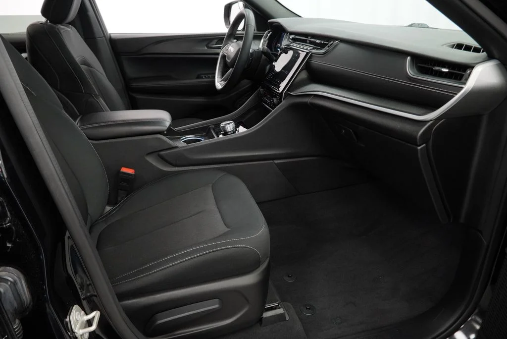 Used 2024 Black Jeep Laredo image 47
