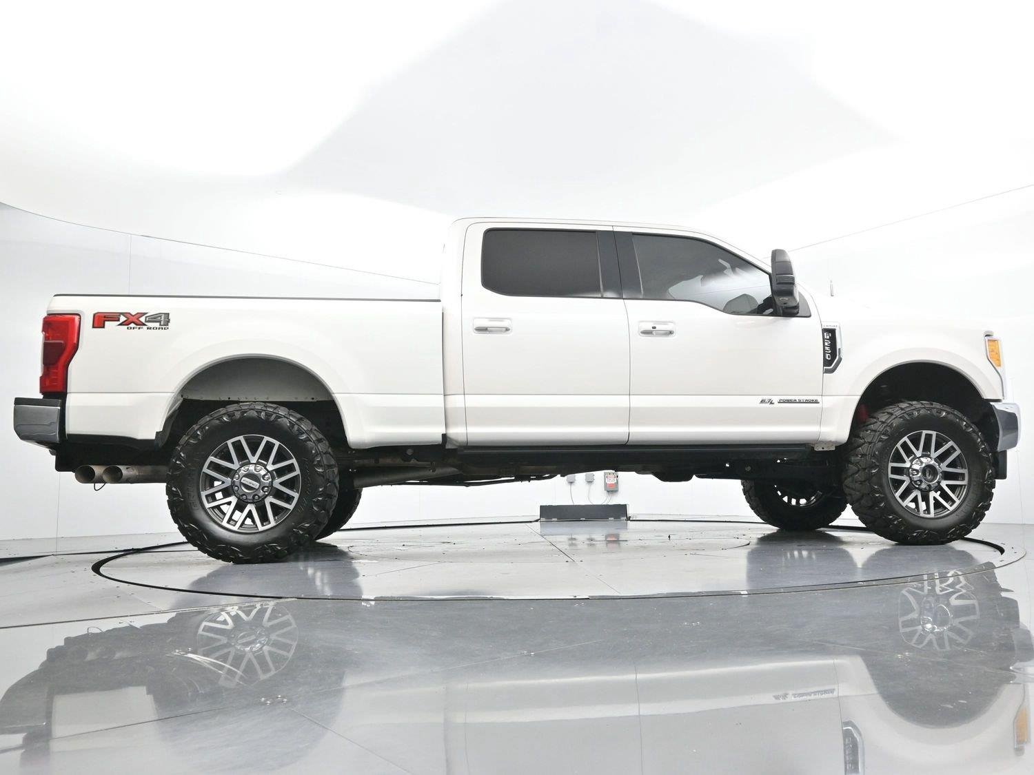 Used 2017 White Platinum Metallic Tri-Coat Ford Lariat image 56