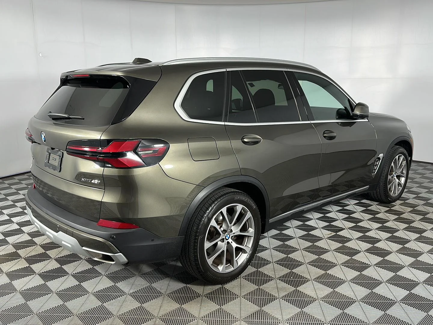 Used 2024 Manhattan Green Metallic BMW xDrive40i image 30