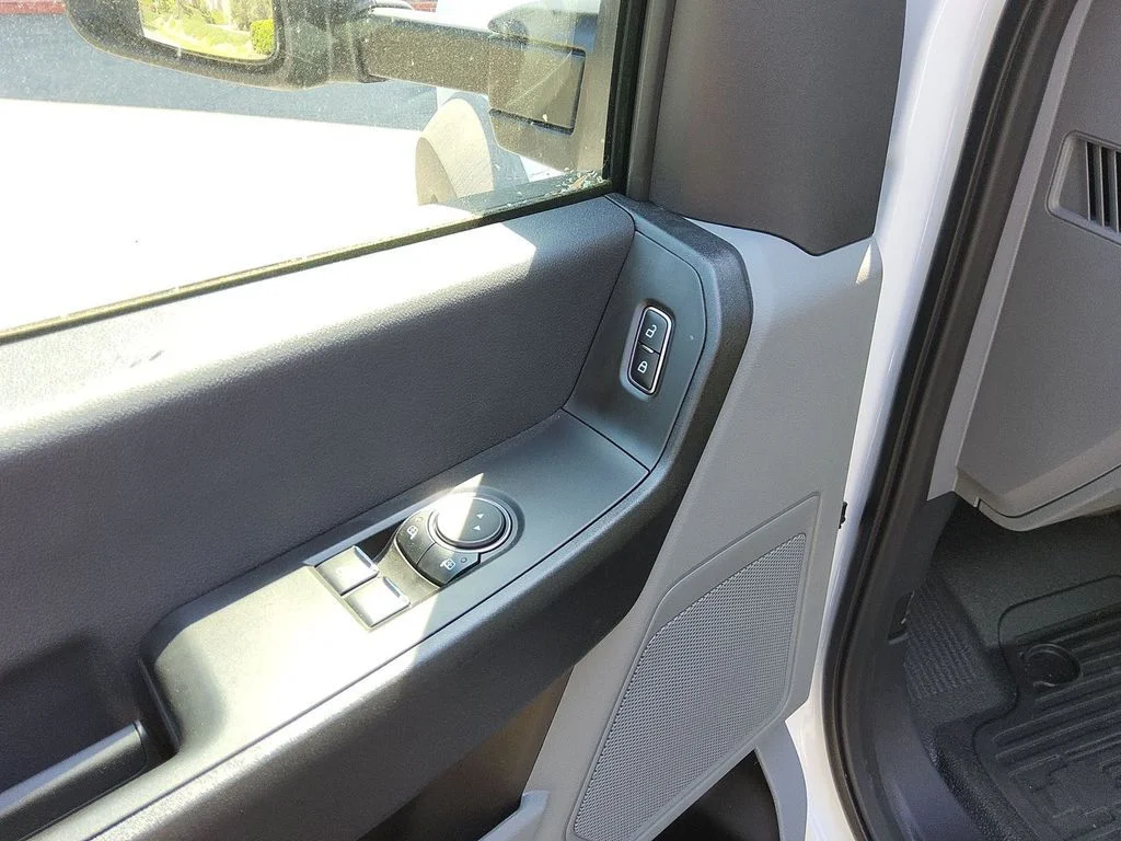 2025 Ford F-550 Super Duty Chassis Cab XL - Photo 6