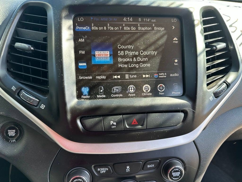 Used 2018 Gray Jeep Latitude Plus FWD image 10