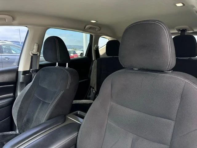 Used 2019 Silver Nissan S image 18
