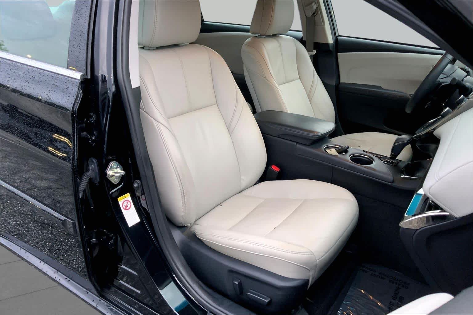 Used 2016 Midnight Black Metallic Toyota XLE image 9