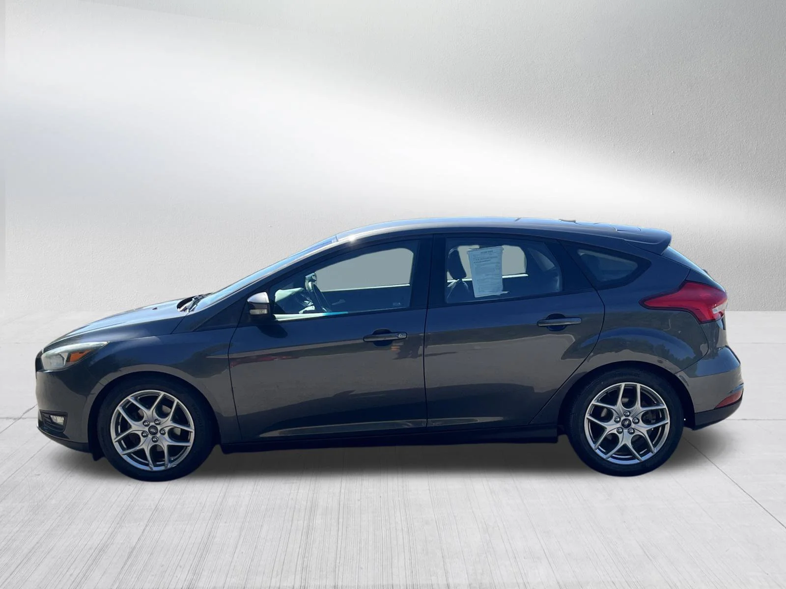 Used 2015 Magnetic Ford SE image 4
