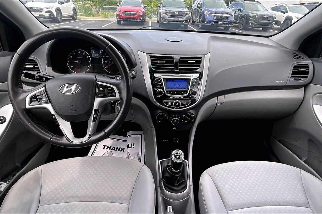 Used 2013 Black Hyundai SE image 14