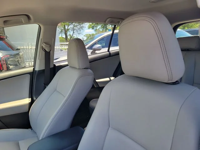 Used 2014 Gray Toyota LE image 20