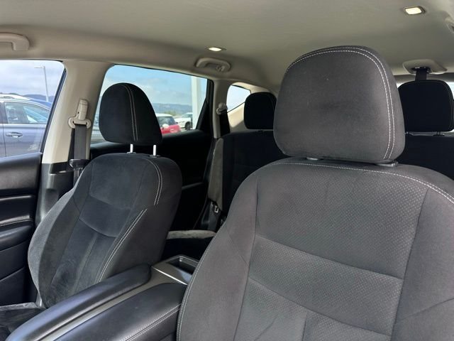 Used 2019 Silver Nissan S image 18