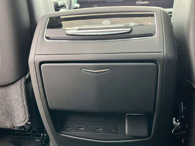 2026 Cadillac Escalade V-Series - Photo 32