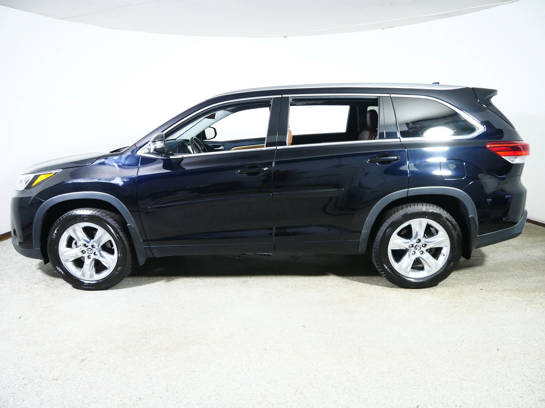 Used 2017 Midnight Black Metallic Toyota Limited image 4