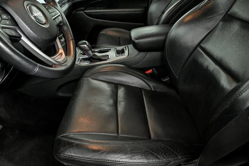 Used 2018 Diamond Black Crystal Pearl Coat Jeep Trailhawk image 16