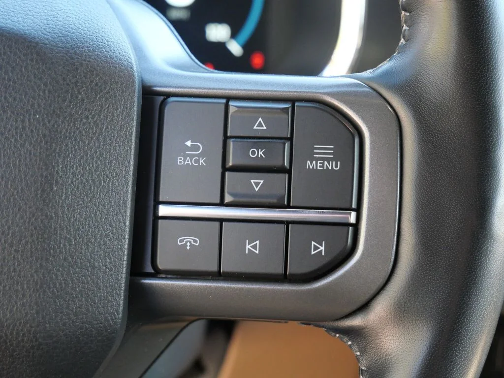 Used 2022 White Ford Lariat image 24