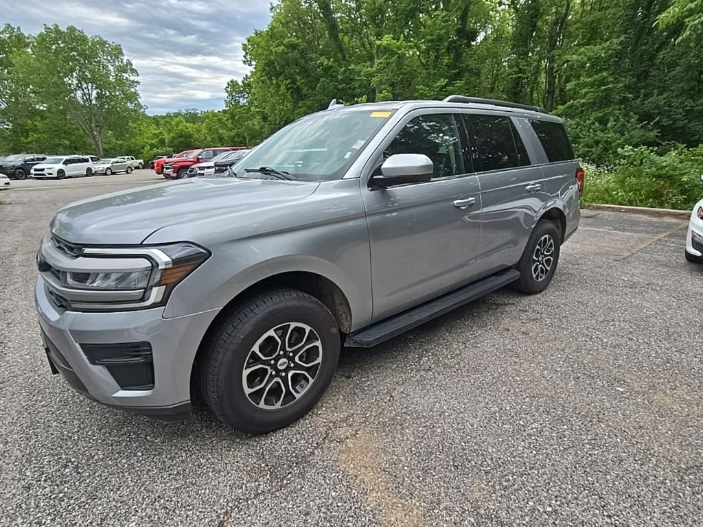 Used 2024 Ford Expedition XLT with VIN 1FMJU1J84REA32173 for sale in Kansas City