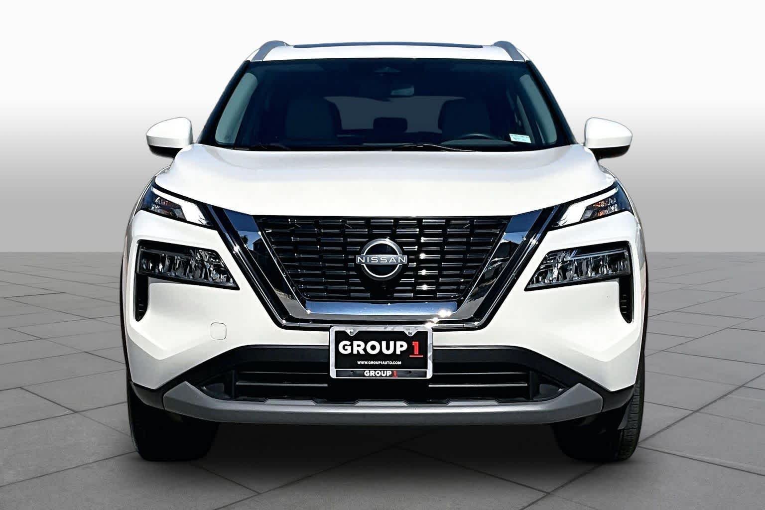 Certified Used 2023 Pearl White Tricoat Nissan SV image 4