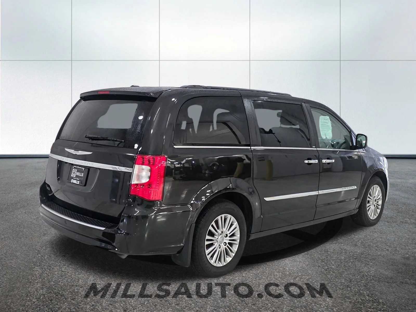 Used 2013 Black Chrysler Touring-L image 8