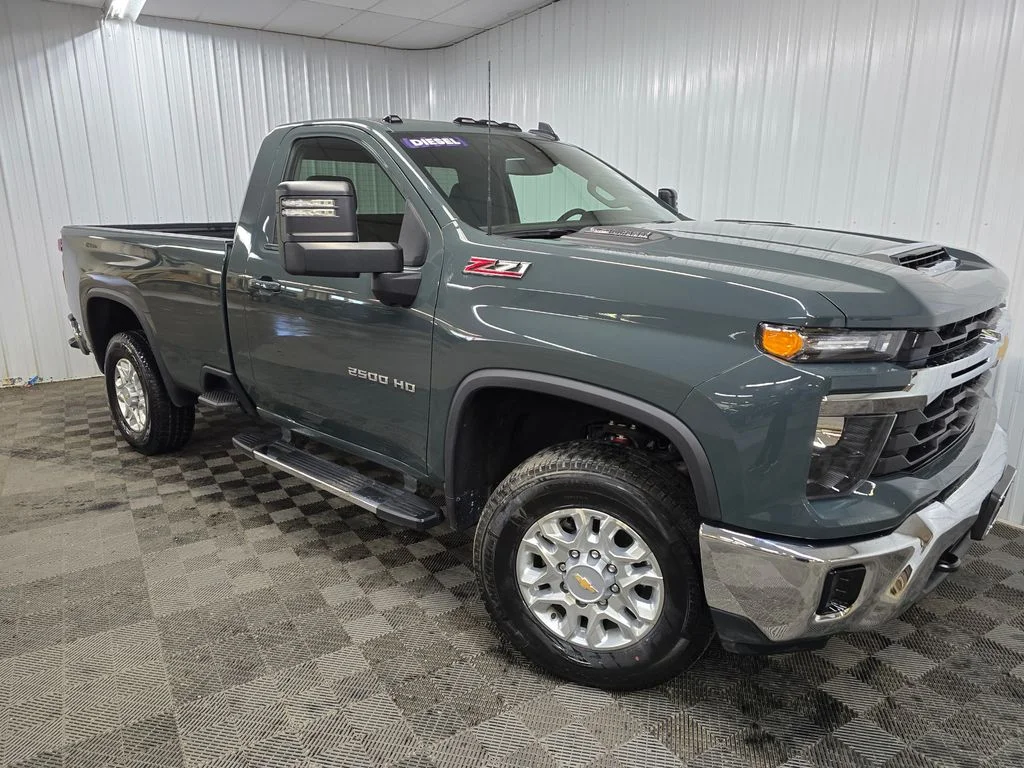 Used 2025 Gray Chevrolet LT image 7