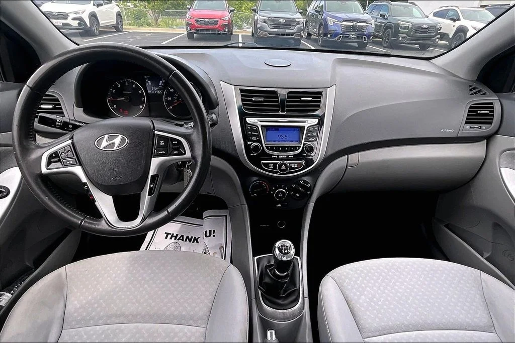 Used 2013 Black Hyundai SE image 14