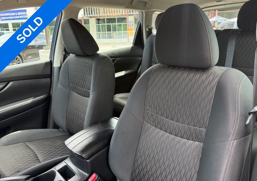 Used 2018 Caspian Blue Nissan S image 20