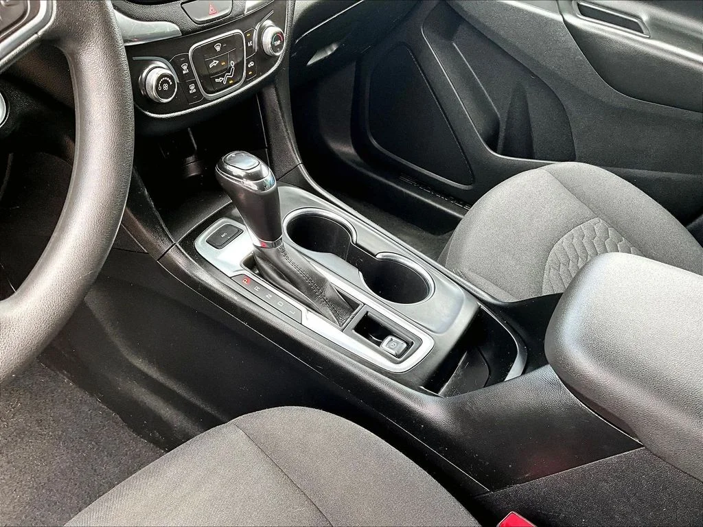 Used 2018 Silver Chevrolet LT image 23
