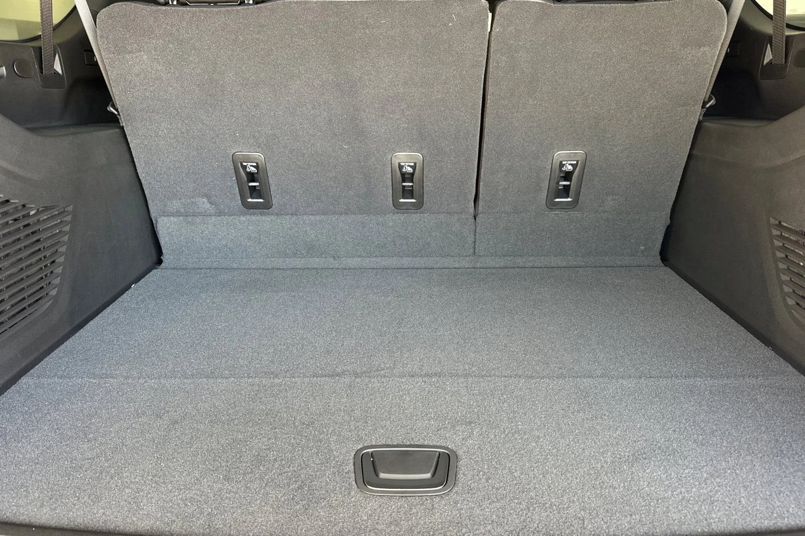 2026 GMC Yukon XL Denali - Photo 17
