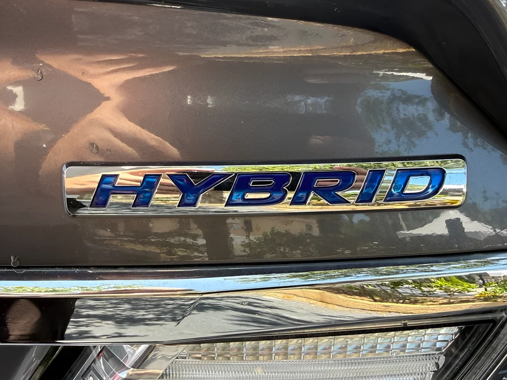 Used 2015 Modern Steel Metallic Honda Hybrid image 38